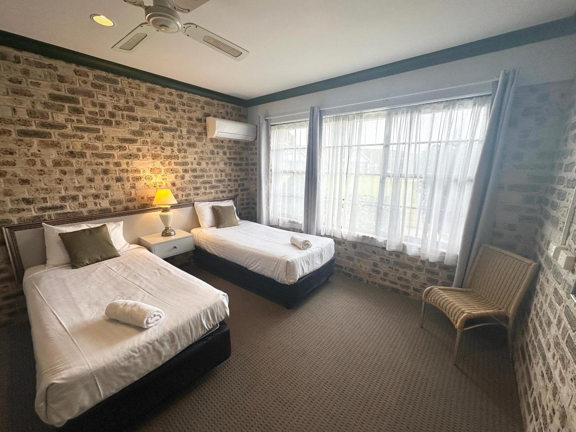 Motel Sir Francis Drake à Heatherbrae Extérieur photo